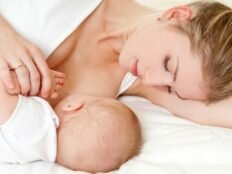 Правильное грудное вскармливание и отлучение от него новорожденного