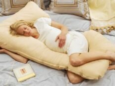 Как выбрать или сшить подушку для беременных
